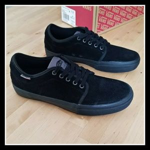 chukka low pro blackout